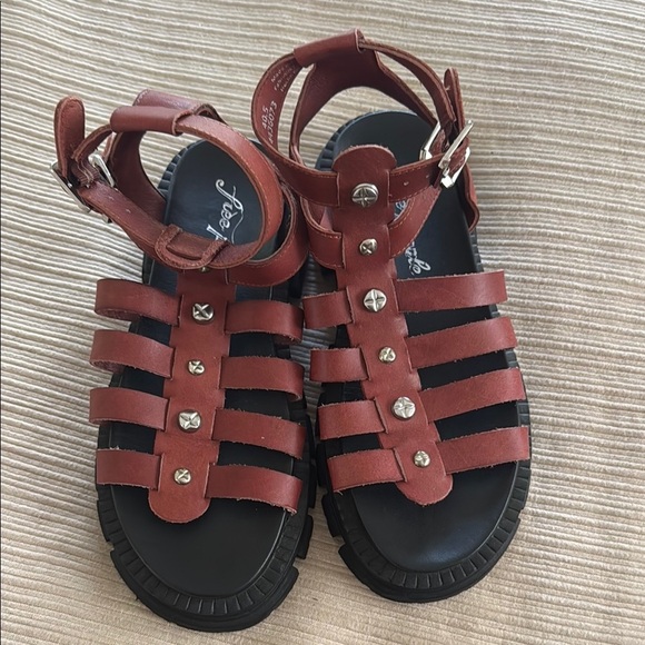 Free People Hadley Hammered Stud Sandals Size 40.5 - Picture 2 of 10